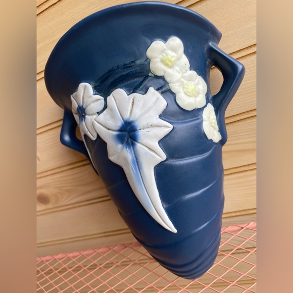 Roseville (Reproduction) Wall Pocket Blue with Leaves LUFFA - Picture 5 of 6